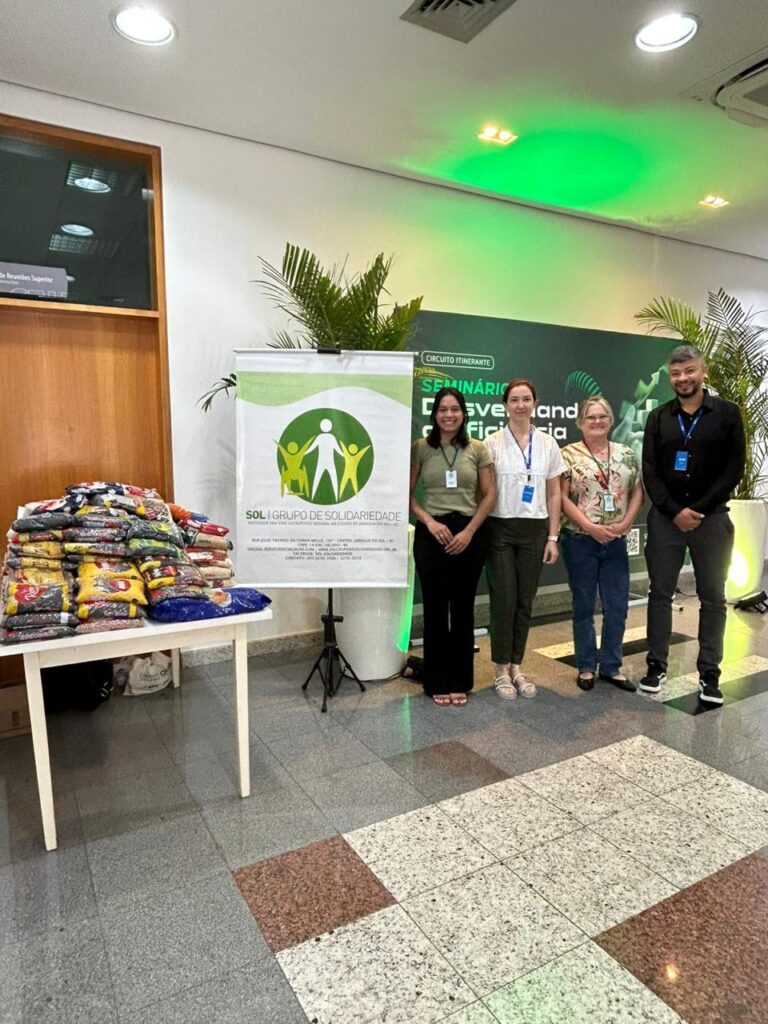 Tivemos a honra de participar do Seminário "Desvendando a Eficiência Operacional", realizado no CEJAS – Centro Empresarial de Jaraguá do Sul, promovido pelo SENAI e pelo Instituto SENAI de Tecnologia. Foi um momento muito enriquecedor, repleto de aprendizados, troca de experiências e reflexões importantes sobre inovação, eficiência e desenvolvimento nas organizações. O Grupo Sol – Grupo de Solidariedade agradece imensamente o convite e a oportunidade de estar presente em um evento tão relevante, que reúne profissionais comprometidos com a melhoria contínua e o fortalecimento de iniciativas que geram impacto positivo na sociedade. Momentos como esse fortalecem parcerias e ampliam horizontes para que possamos continuar desenvolvendo nosso trabalho social com ainda mais propósito. Nosso sincero agradecimento a todos os organizadores e participantes pela recepção e pela oportunidade de aprendizado. #GrupoSol #ParceriasQueTransformam #SENAI #EficiênciaOperacional #ImpactoSocial
